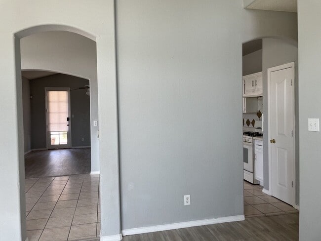 Building Photo - 3701 Trina Pl