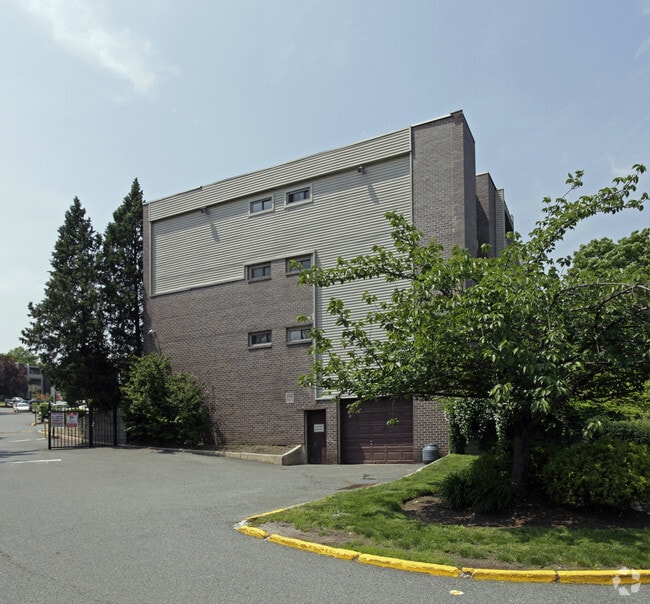 Arbor Hills Apartments 1 River Rd Nutley NJ 07110 Apartment Finder