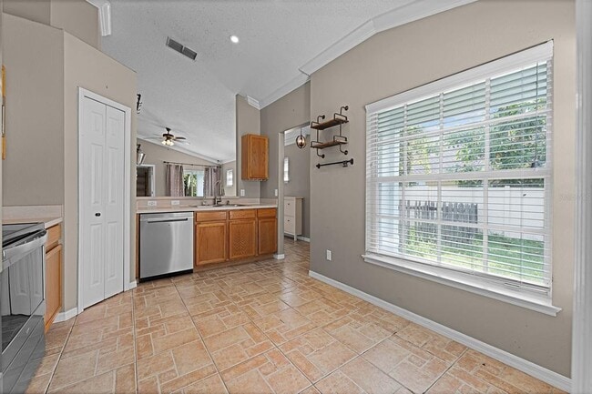 Building Photo - 4033 Forest Island Dr
