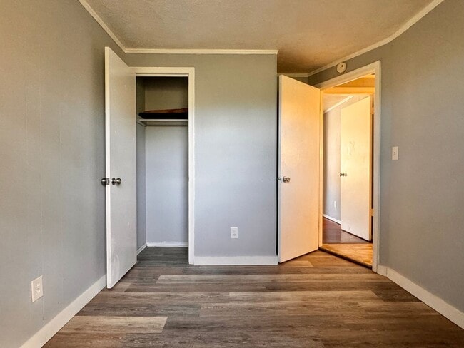 Building Photo - 1506 6th St SE