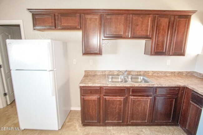 Building Photo - 2862 Grant Ave