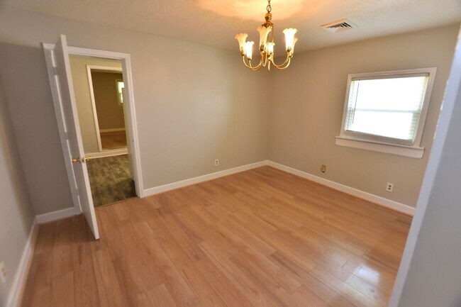 Building Photo - 626 Woodland Ave