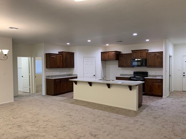Building Photo - NEWER 4 BEDROOM HOME IN PARK WEST!