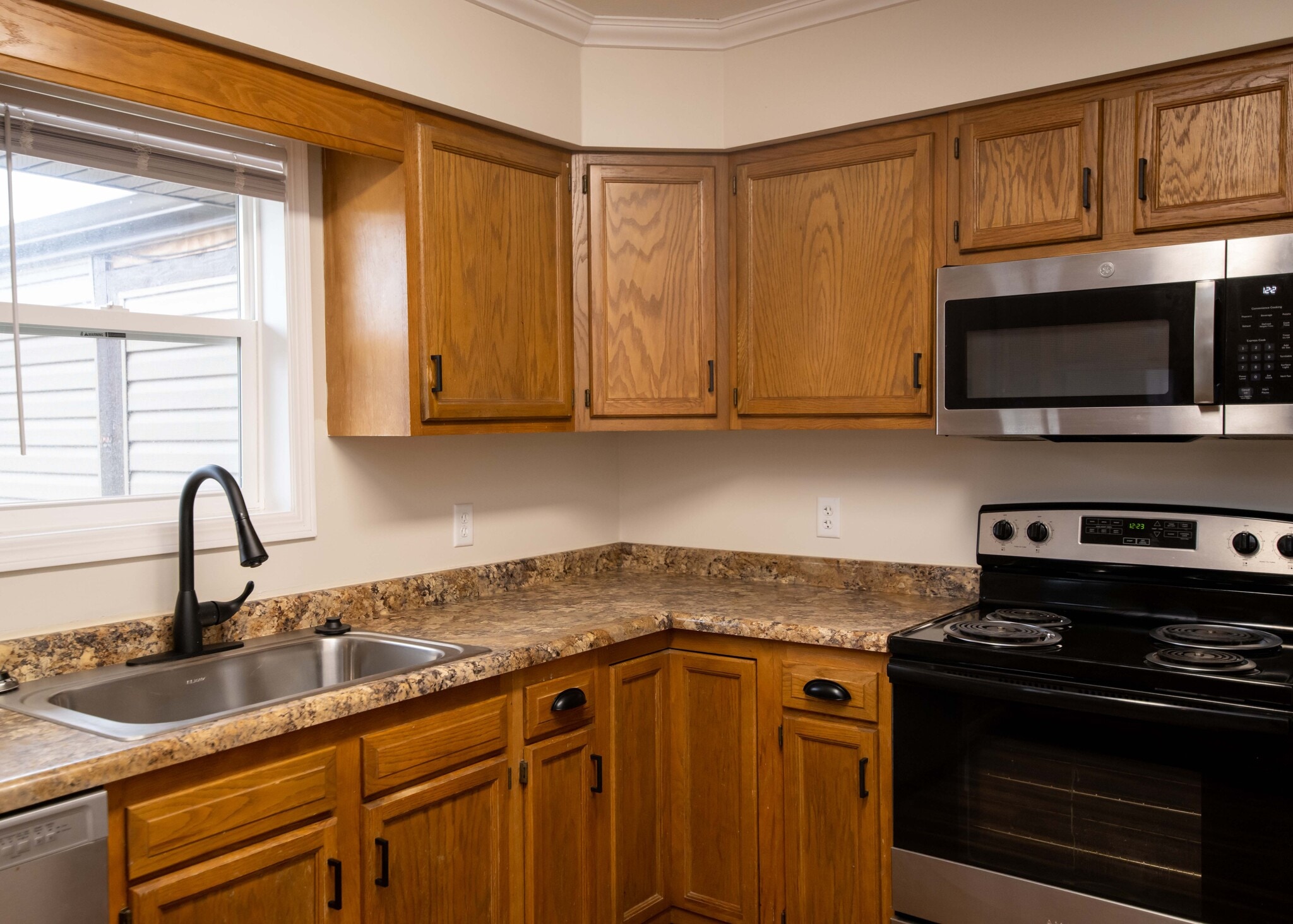 Building Photo - 106 Pierre Pl