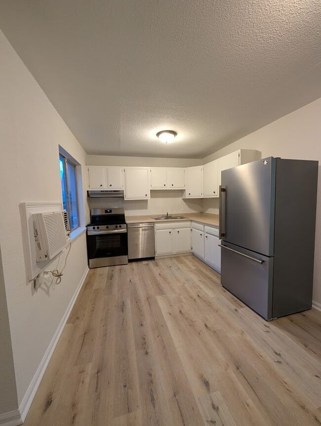 Building Photo - 3720 Fountain Ave