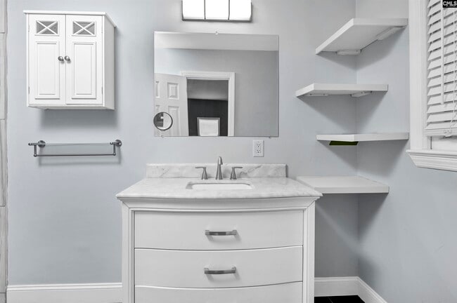 Building Photo - 1808 York Dr