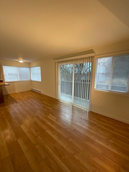 Building Photo - 935 N 85th St