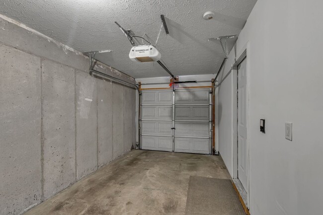 Building Photo - Spacious 2-Bedroom home in Prime West Nash...