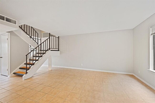 Building Photo - 9520 Quail Village Ln