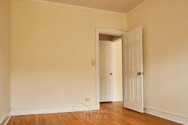 Building Photo - 1 bedroom in CHICAGO IL 60625
