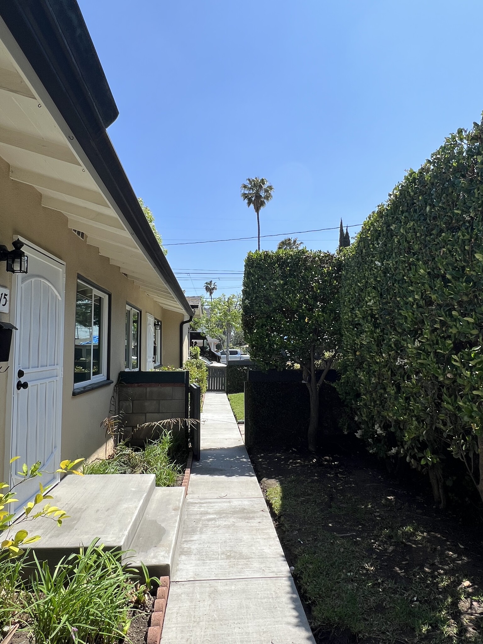 Outdoor - 715 W Colorado Blvd