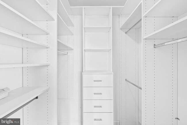 Building Photo - 100 Harborview Dr