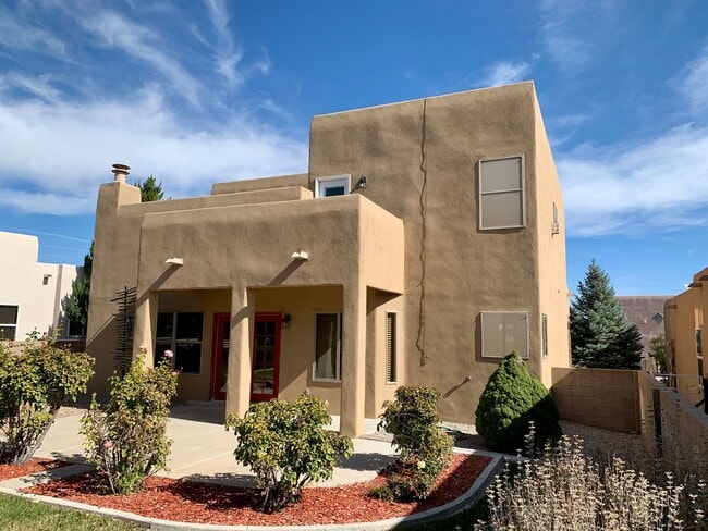 Building Photo - 3 bedroom 2.5 bathroom southwest Albuquerque