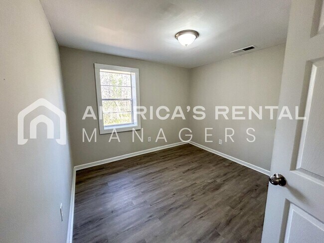 Building Photo - MOVE IN SPECIAL!!! - Home for rent in Adamsville! - Sign a lease by 4/15 to get HALF OFF YOUR FIR...