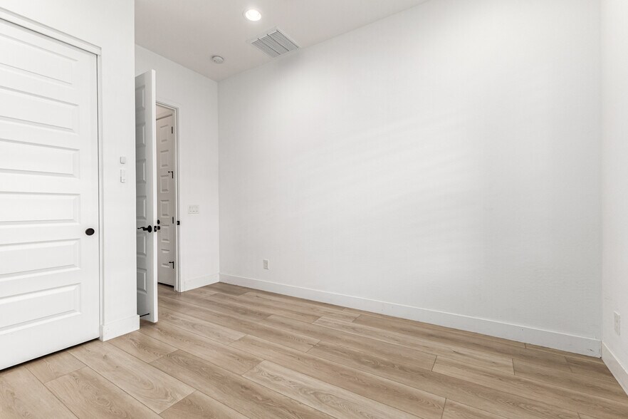 Building Photo - 20954 E Mayberry Rd