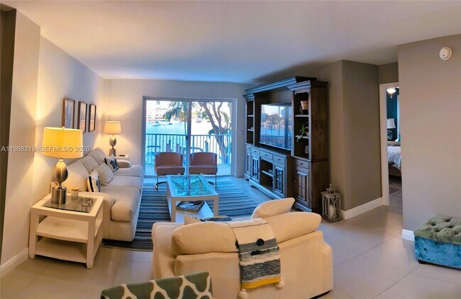 Building Photo - 400 Golden Isles Dr