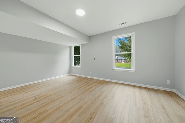 Building Photo - 210 Meadow Run