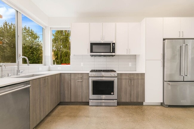 Building Photo - 3 Bedroom Modern Industrial Townhome with City Views & Rooftop Oasis