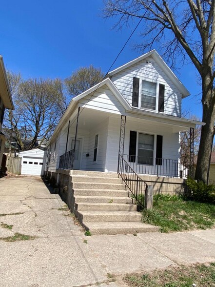 Building Photo - 405 Carrier St NE