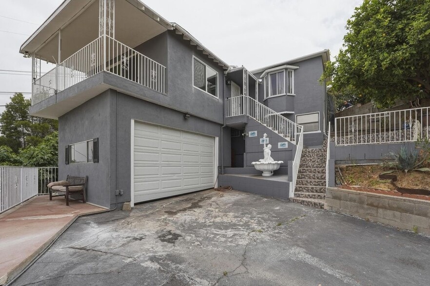 Building Photo - 1745 College View Pl