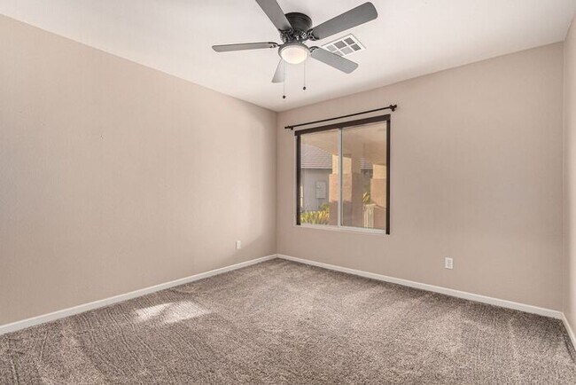 Building Photo - 3-bedroom plus bonus room with 3-car garag...