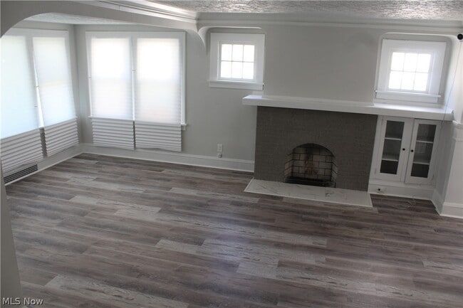 Building Photo - 3629 W 130th St
