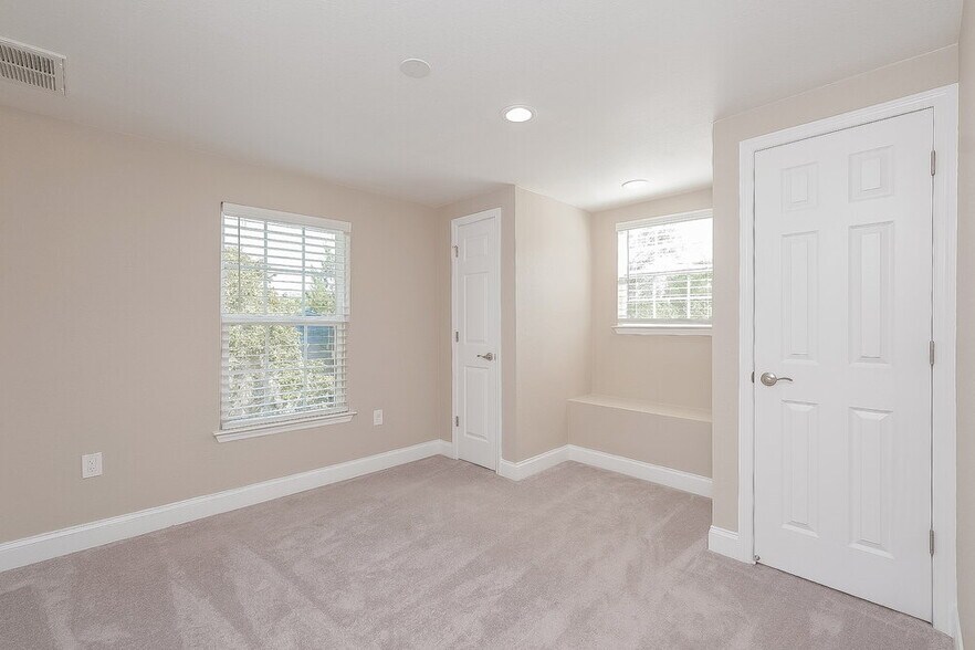 Building Photo - 9622 N Ojus Dr