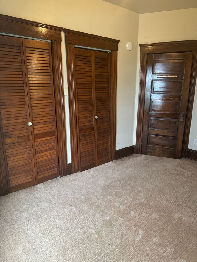 Building Photo - Remodeled 2BR in Kingston | Central A/C + In-Unit W/D + Parking | Pet Friendly