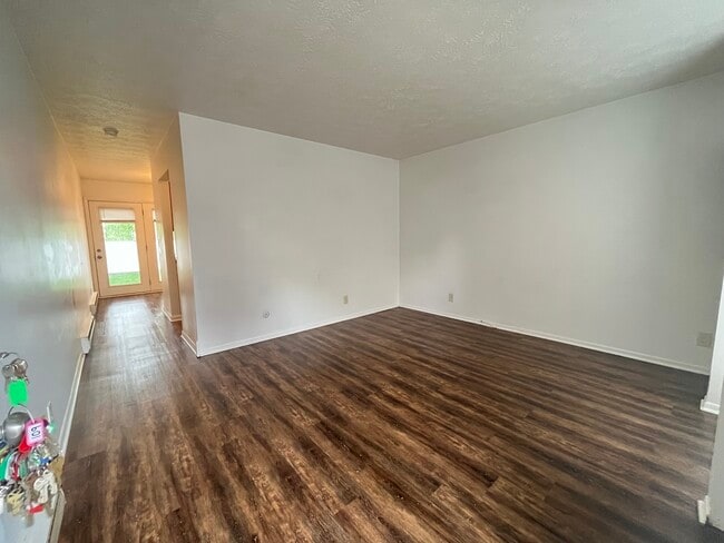 Building Photo - 402 Forest Ln