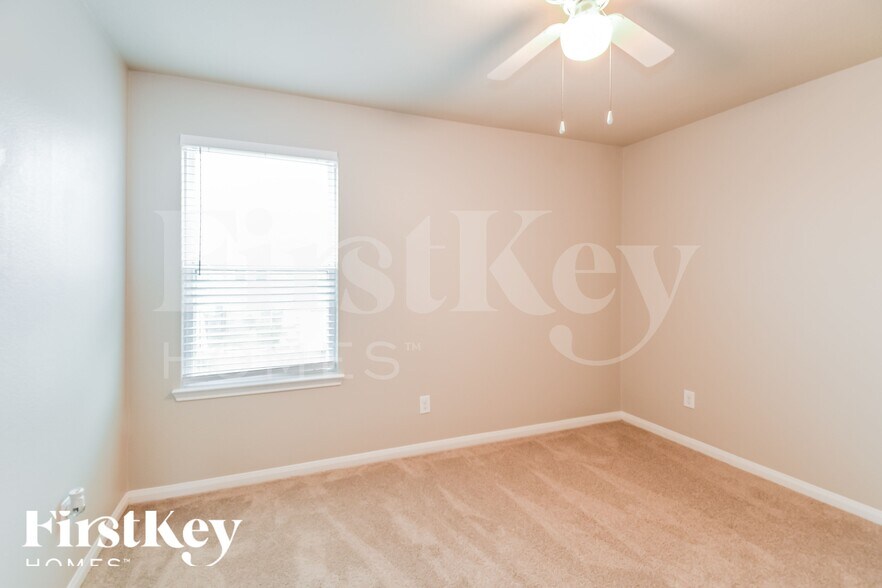 Building Photo - 5931 Golden Cove Rd