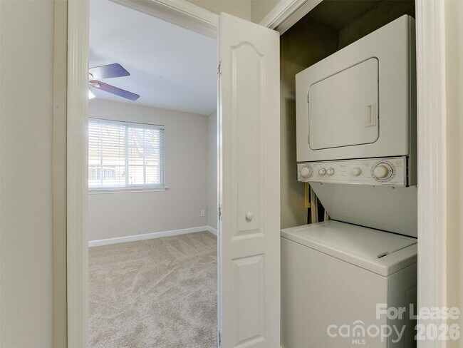 Building Photo - 1224 Green Oaks Ln