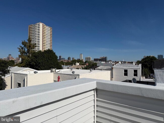 Building Photo - 1112 E Moyamensing Ave