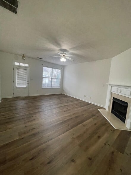 Building Photo - 3709 Hutchinson Trace Dr