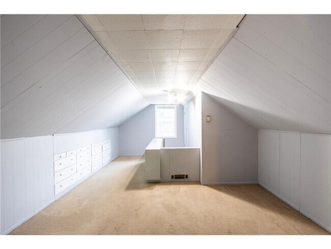 Building Photo - Huge 5 Bedroom - SFH- Walk to Macalester!