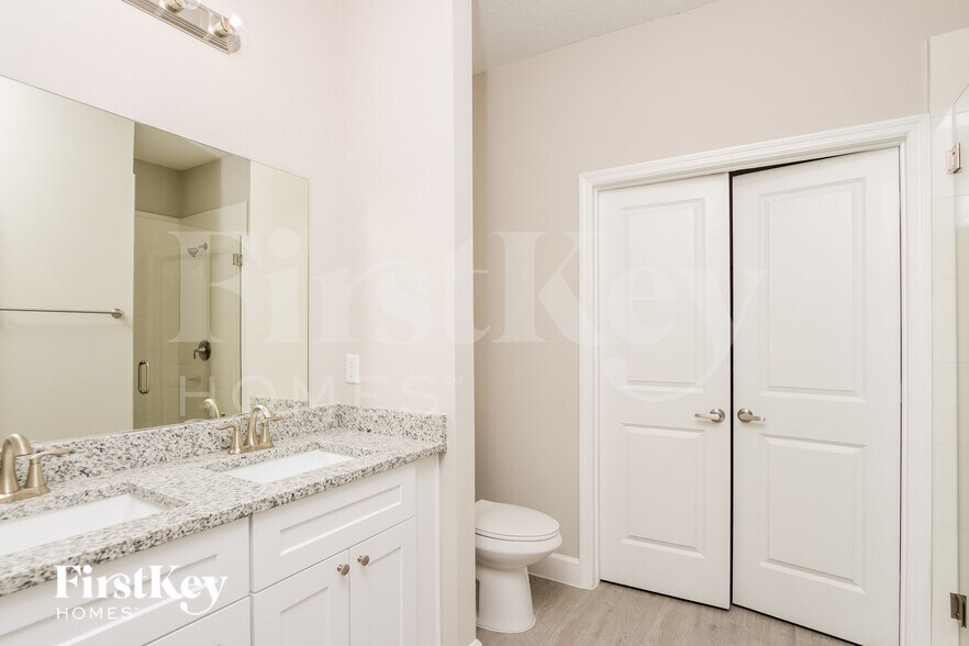 Building Photo - 124 Lamarque St