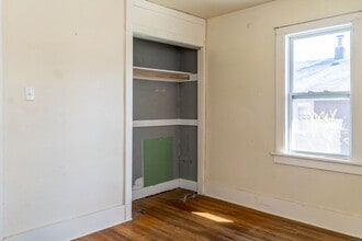 Building Photo - Spacious 2 bedroom 2 bath house