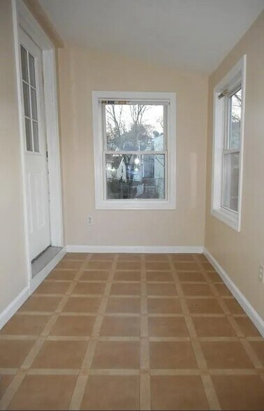 Entry way - 58 Kent St