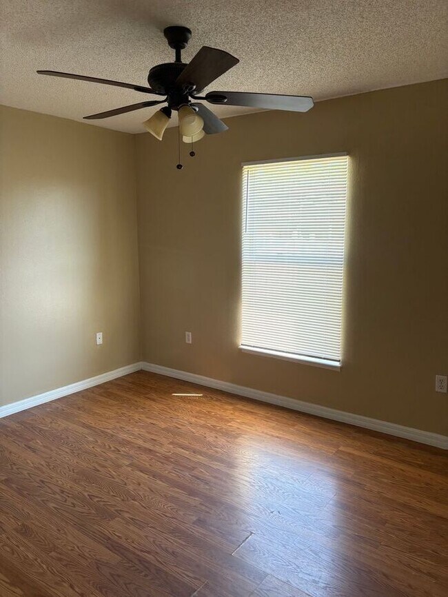 Building Photo - Single Family Home in Poinciana