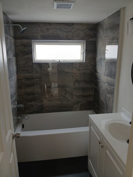 Building Photo - 2530 Cherimoya Dr