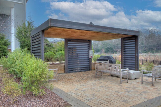 Building Photo - 2737 Shenandoah Ave