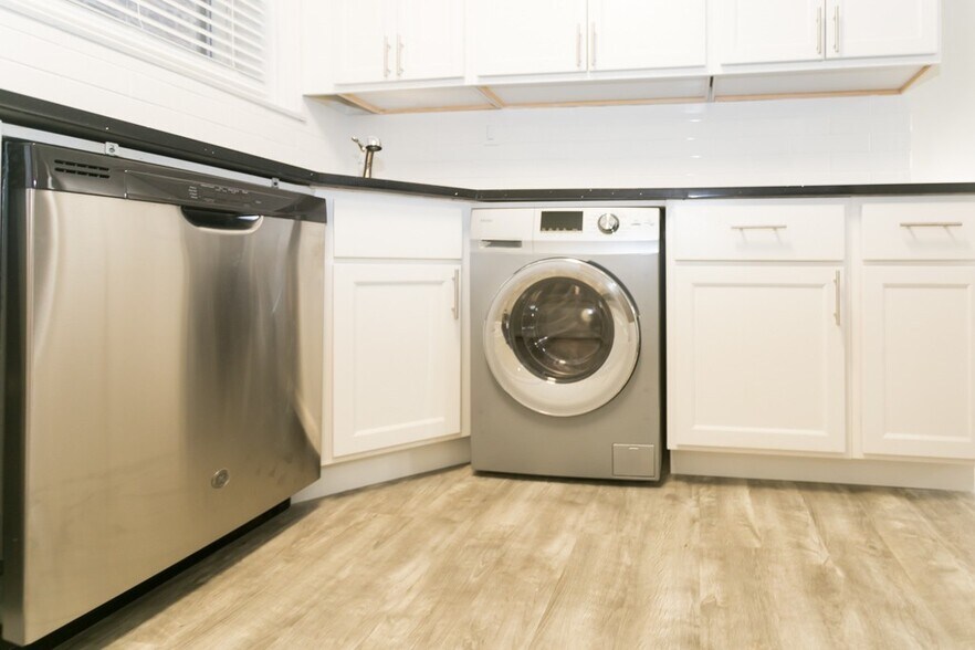 Building Photo - 1122 Maple Ave