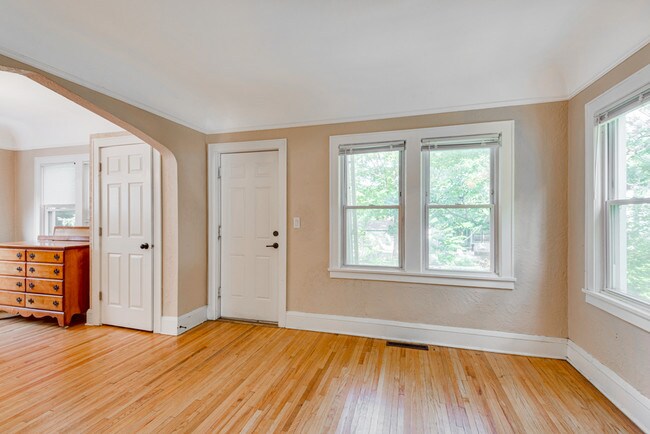 Building Photo - 700 24th Ave SE