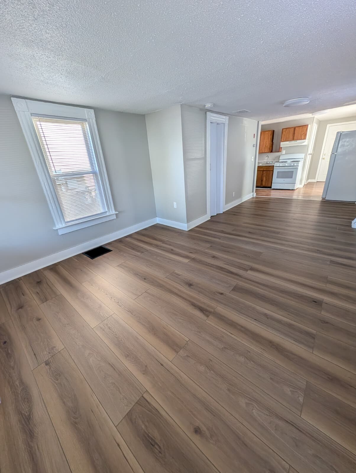 Building Photo - 466 Main St