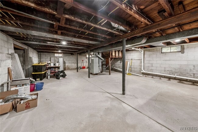 Building Photo - 1665 Maple Rd