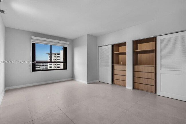 Building Photo - 251 Crandon Blvd