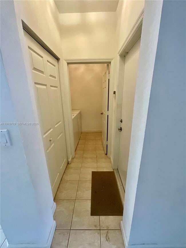 Building Photo - 5628 NW 113th Ave