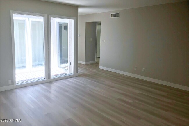 Building Photo - 7653 E Vista Dr