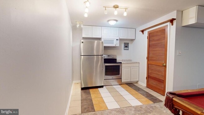 Building Photo - 9811 Fendale Ln