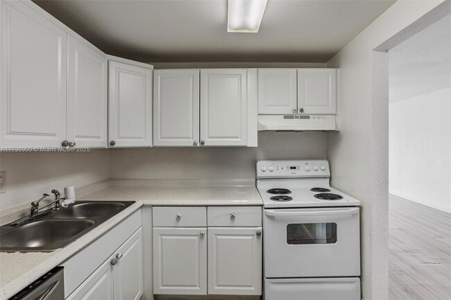 Building Photo - 4900 NW 79th Ave