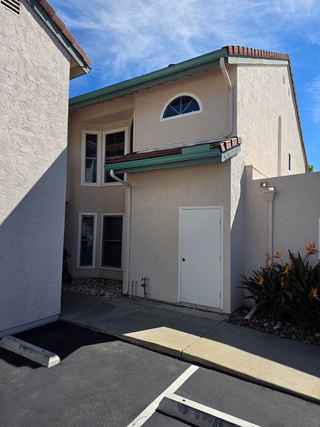 Building Photo - 2 bedroom home in downtown Carlsbad walking distance to the beach